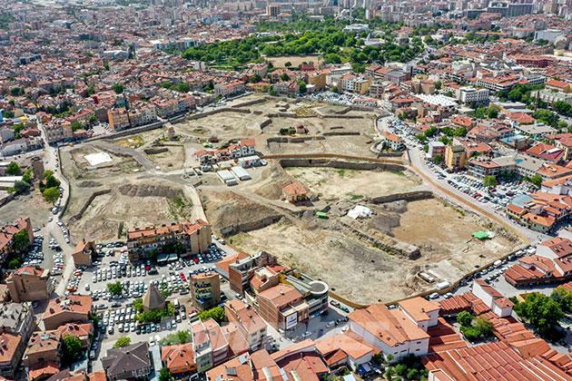 Suriyelilere konut yapıldığı iddiaları