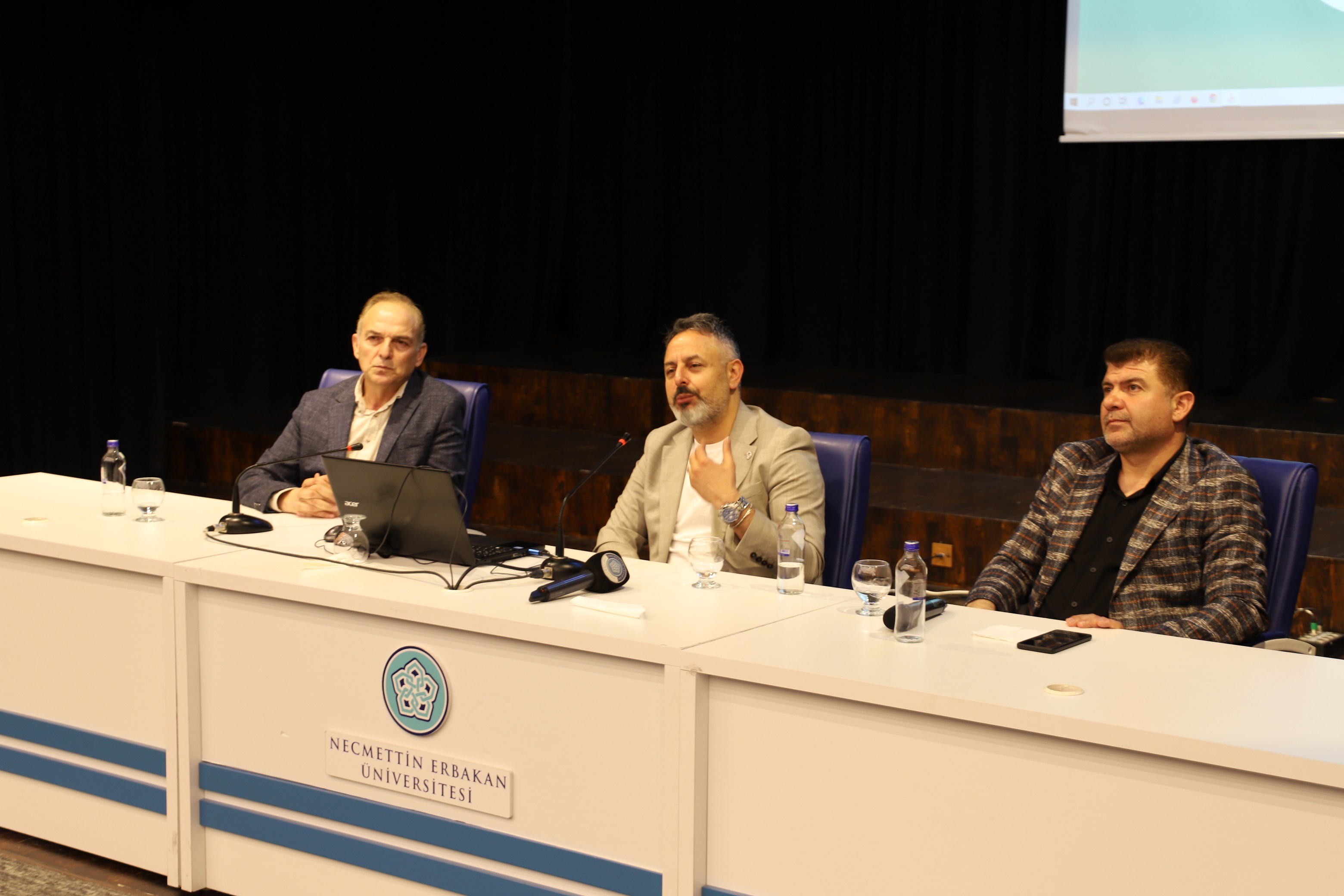 Konyaspor Başkanı öğrencilerle buluştu