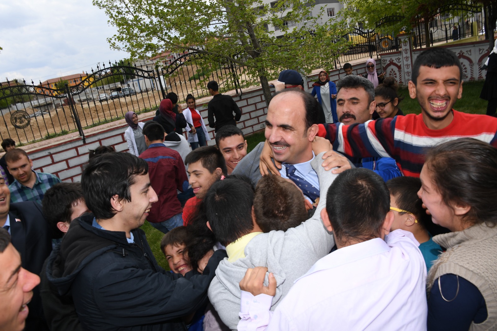 "Engelleri hep birlikte kaldırıyoruz"