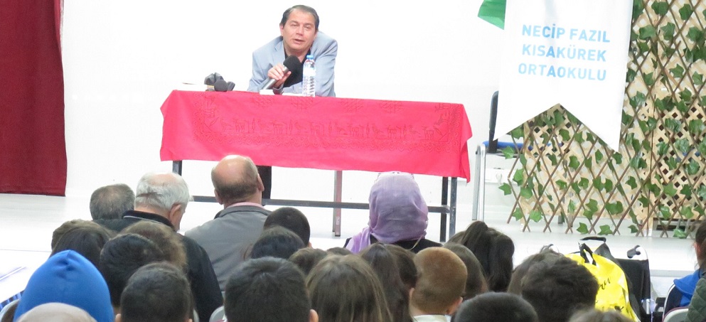Şair ve yazar Hasan Ukdem öğrencilerle buluştu