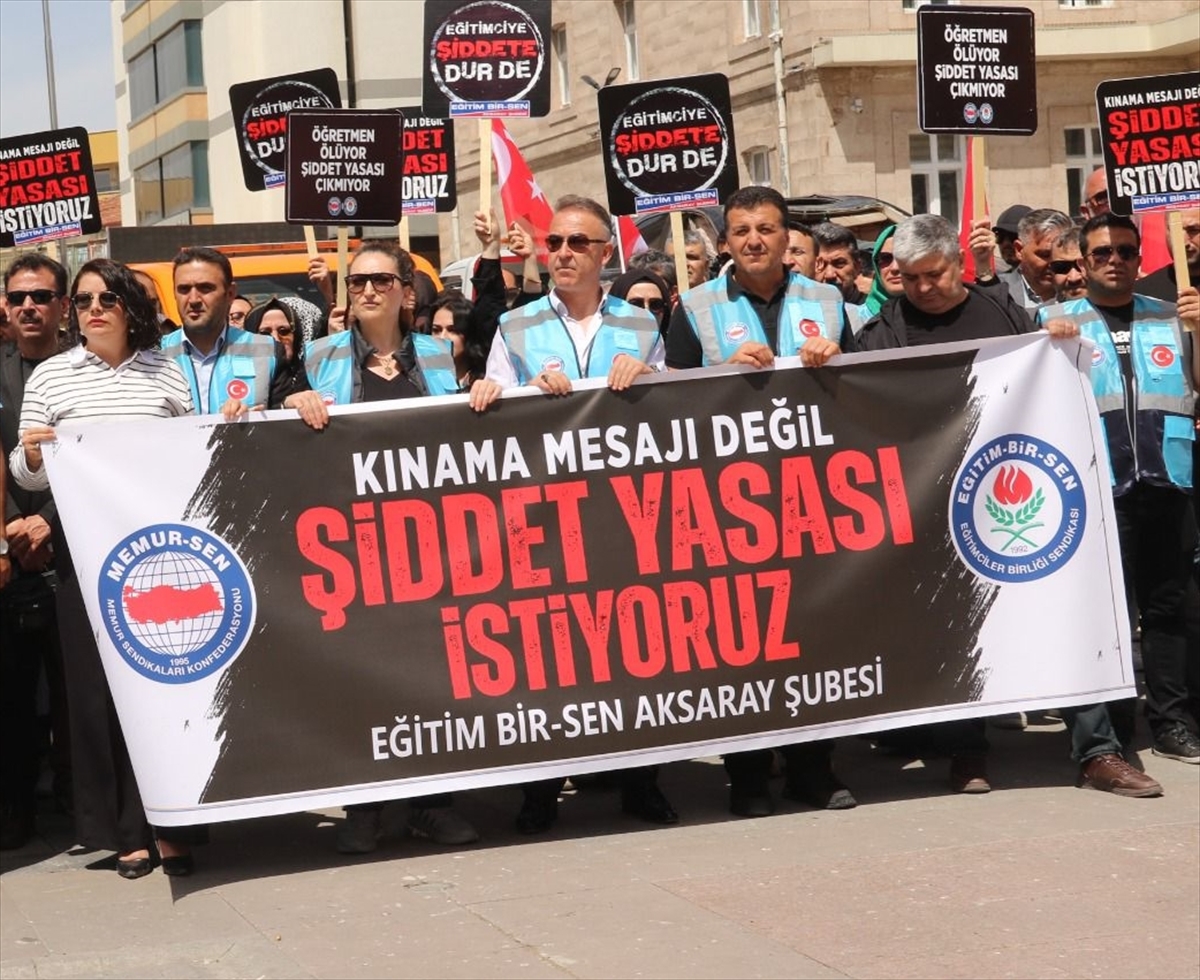 Eğitimcilerden protesto