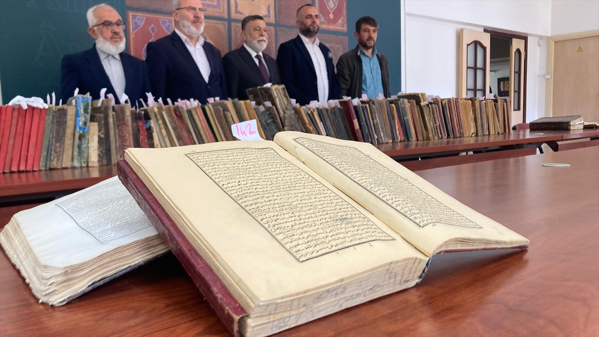 169 tarihi matbu kitap bağışlandı
