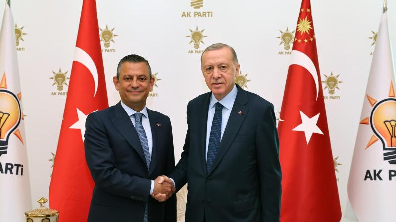Özgür Özel'e iadeiziyaret