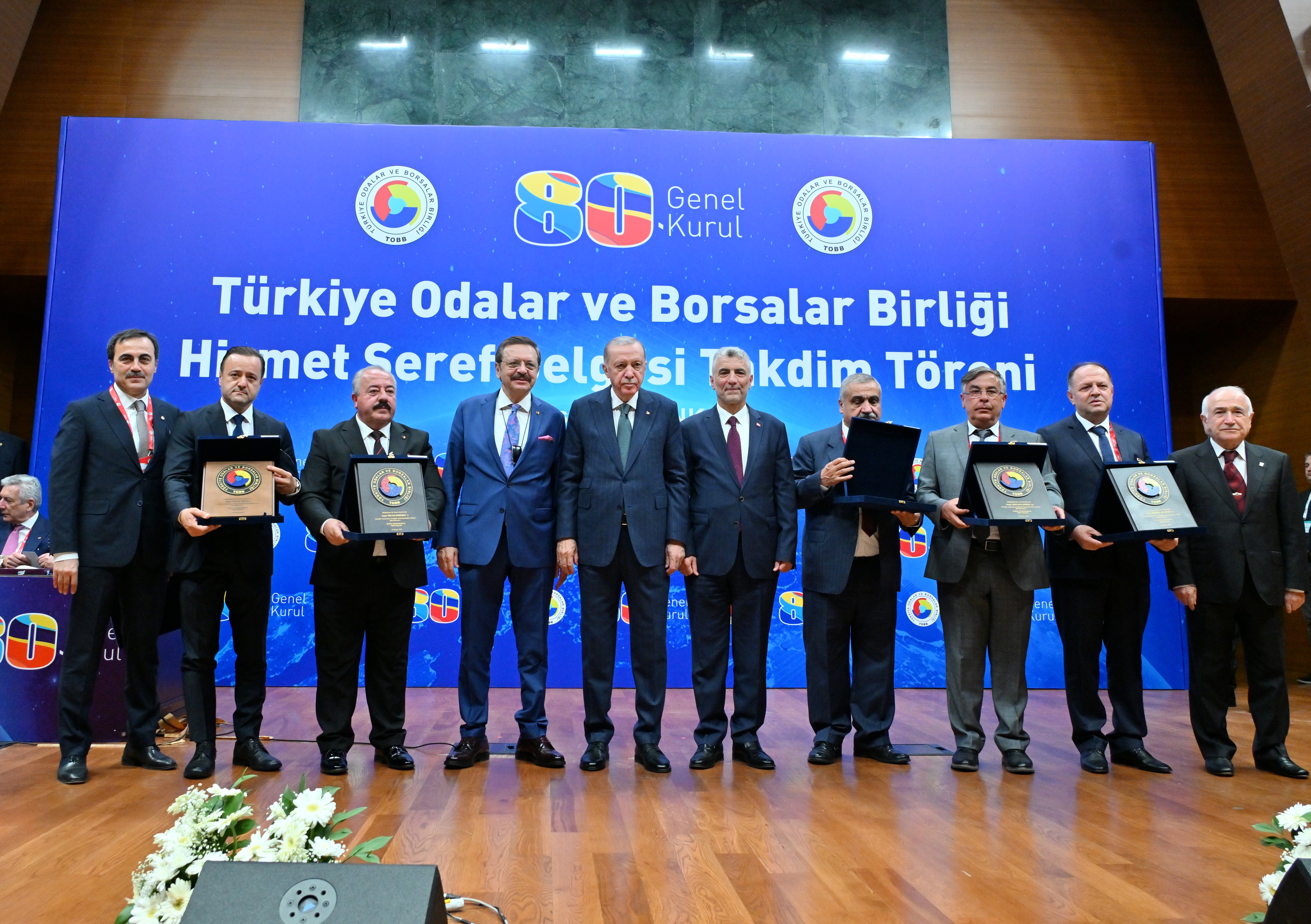 Cumhurbaşkanı Erdoğan'dan plaket