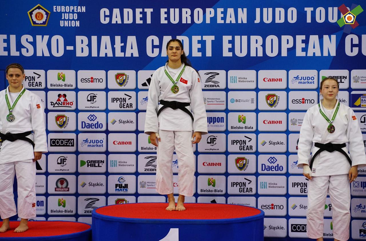 Sinem Oruç'tan bir başarı daha