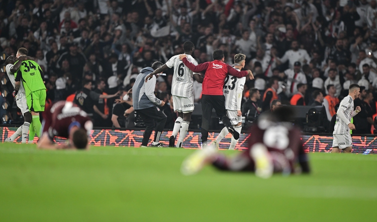 Cumhurbaşkanı Erdoğan Beşiktaş'ı kutladı