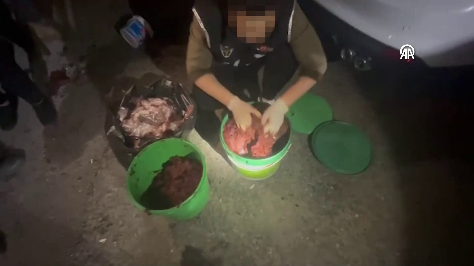 Silahlar salça kovasından çıktı