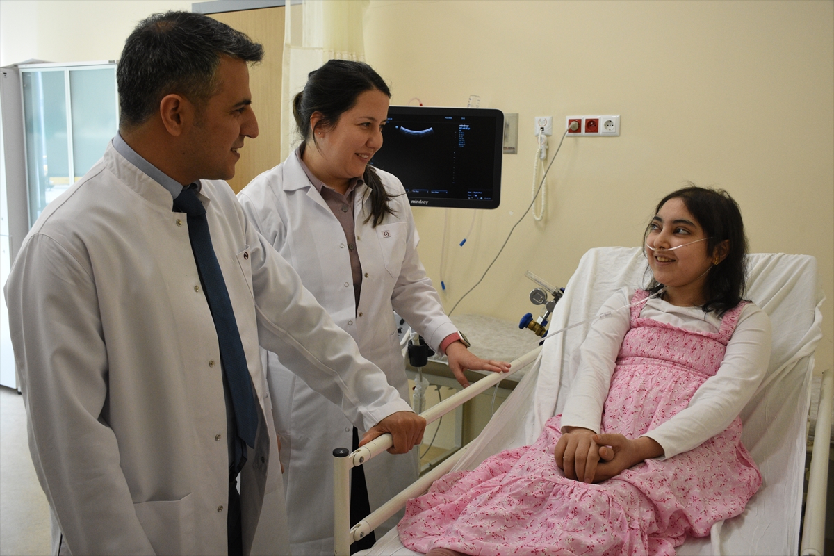 17 yaşındaki Esmanur böbrek sağlığına kavuştu