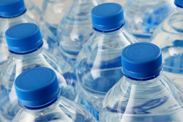 Plastik kapakların içindeki tabaka ne işe yarıyor?