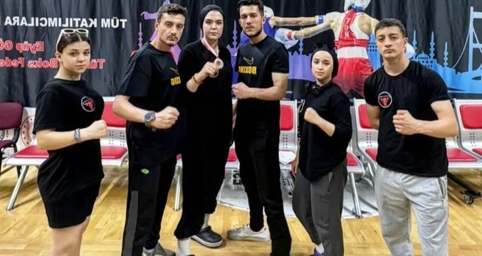 Boksta Konya'ya madalyayı getirdiler