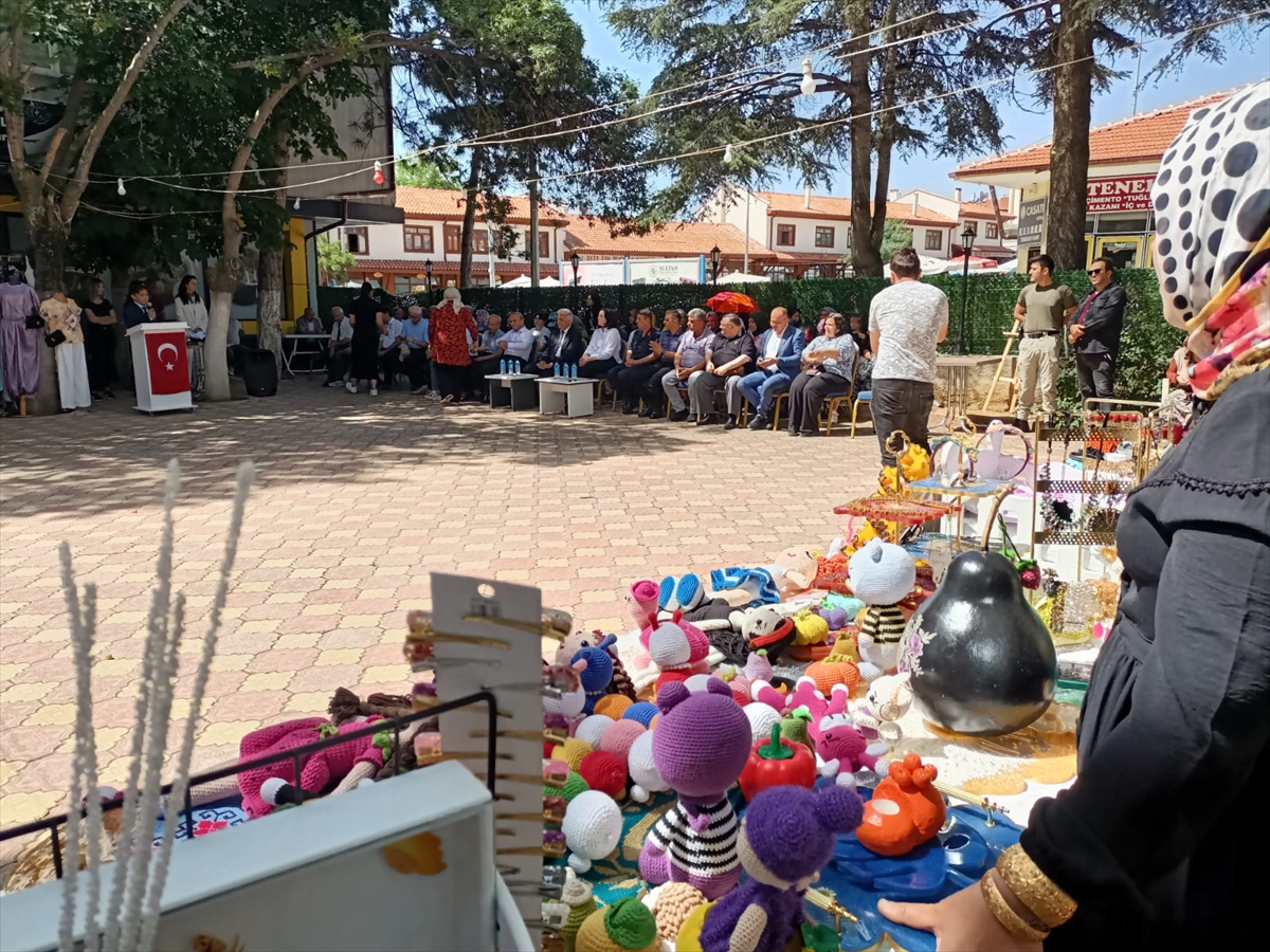 El emeği ürünler sergileniyor