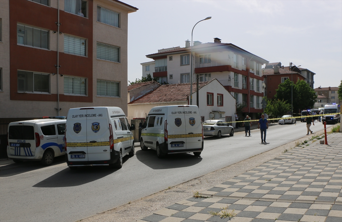 Kızını ve torununu sokak ortasında öldürdü