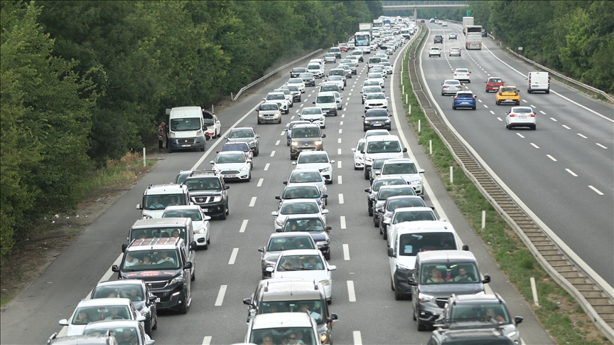 Bayram arifesinde trafik yoğunluğu