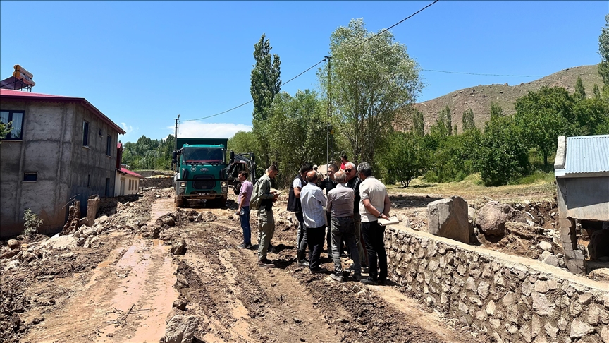 Kars'ta bazı yerleri sel bastı