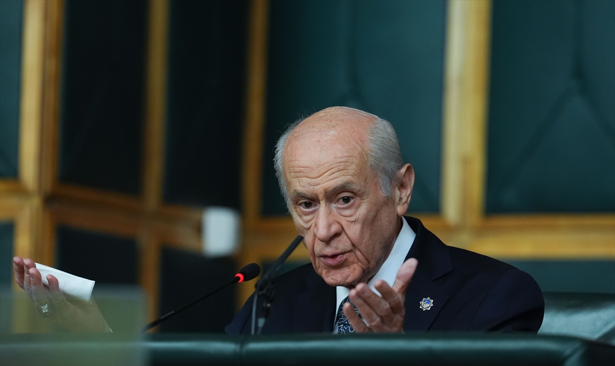 Bahçeli grup toplantısı konuşmasını oturarak yaptı