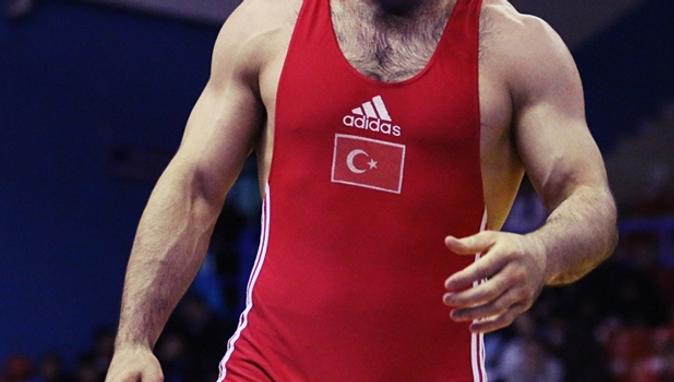 11 milli güreşçi mindere çıkacak