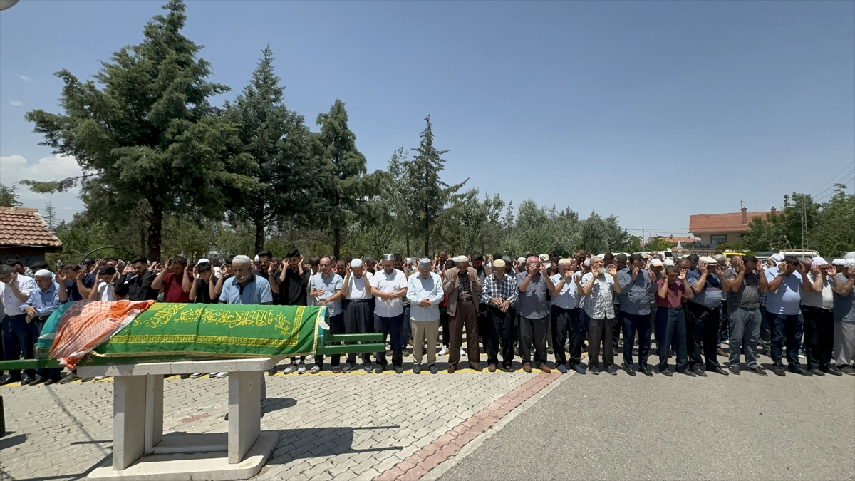 Cinayete kurban giden kadın defnedildi