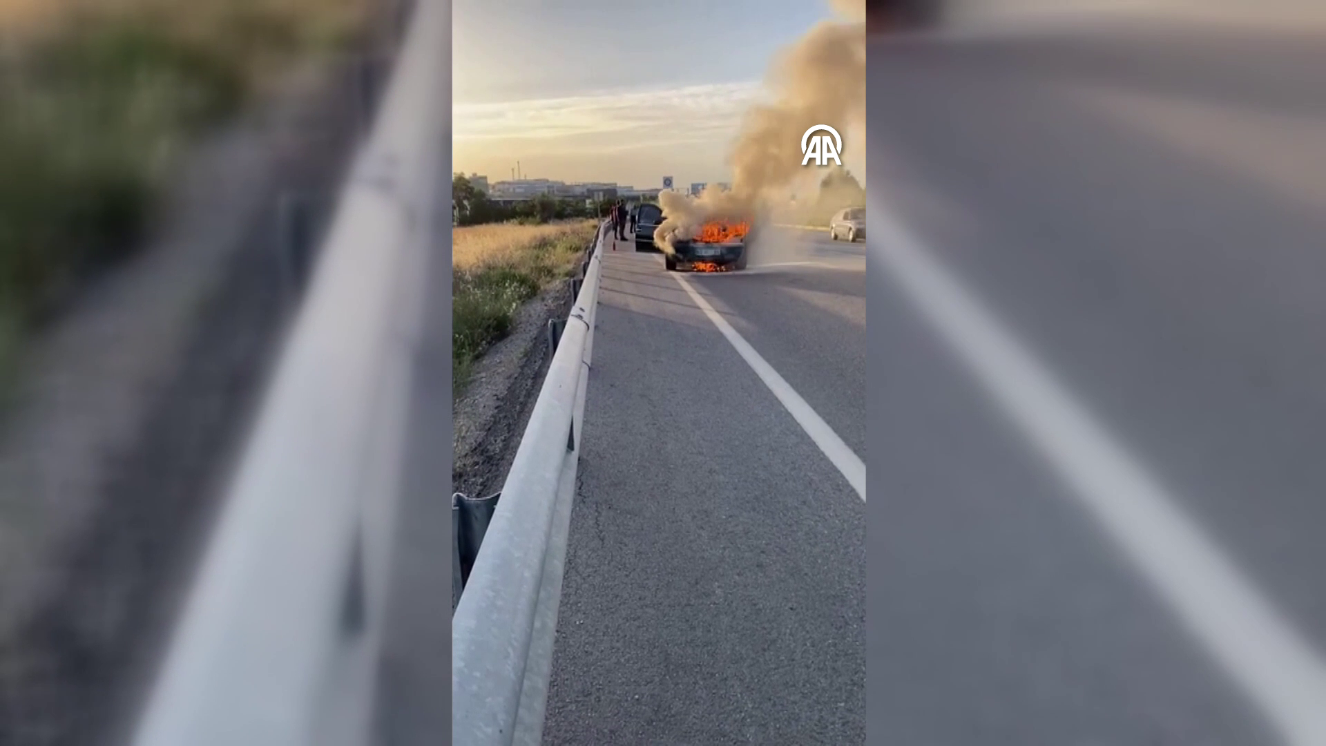 Otomobil alev alev yandı!