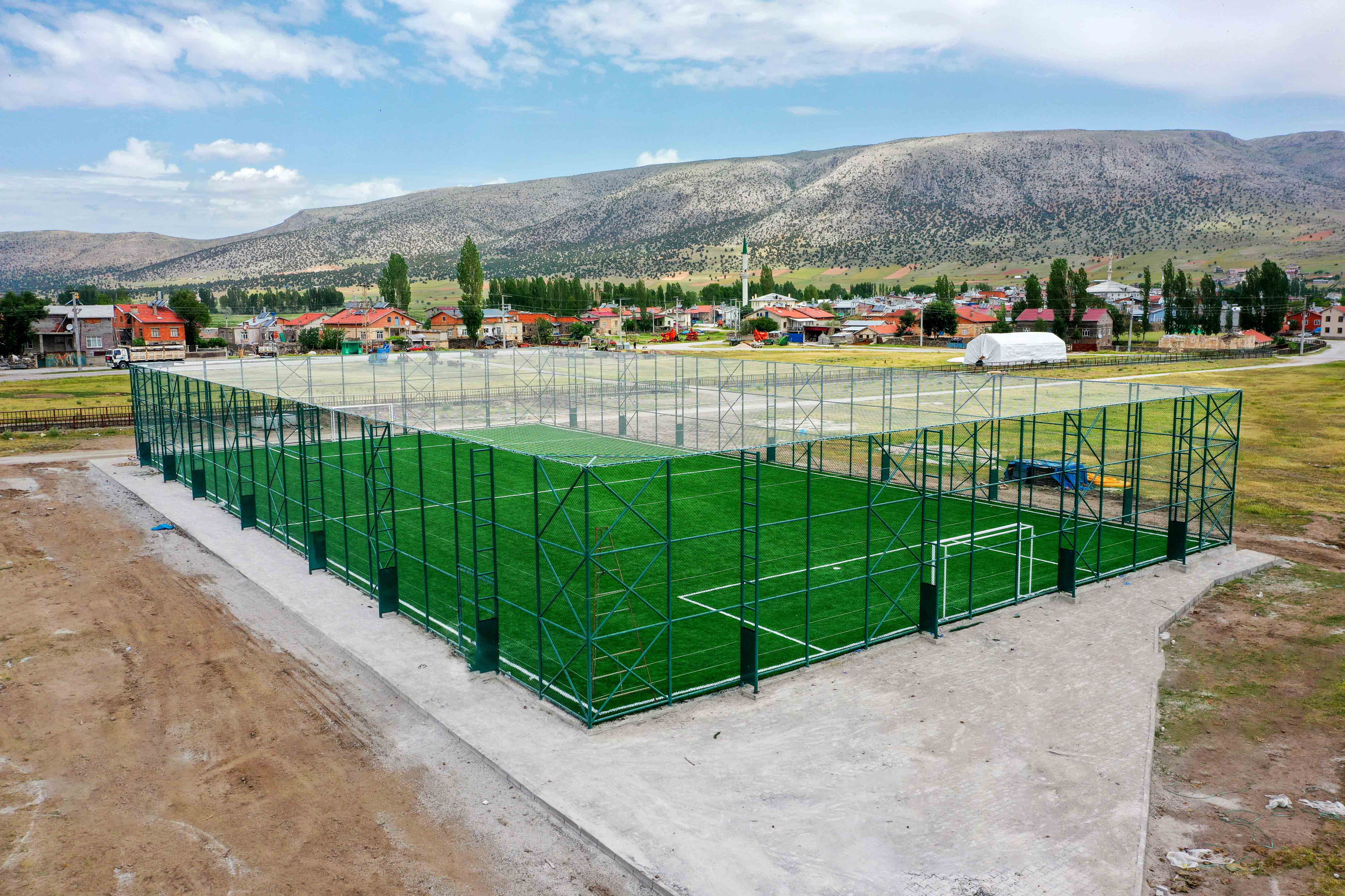Meram'a yeni halı saha