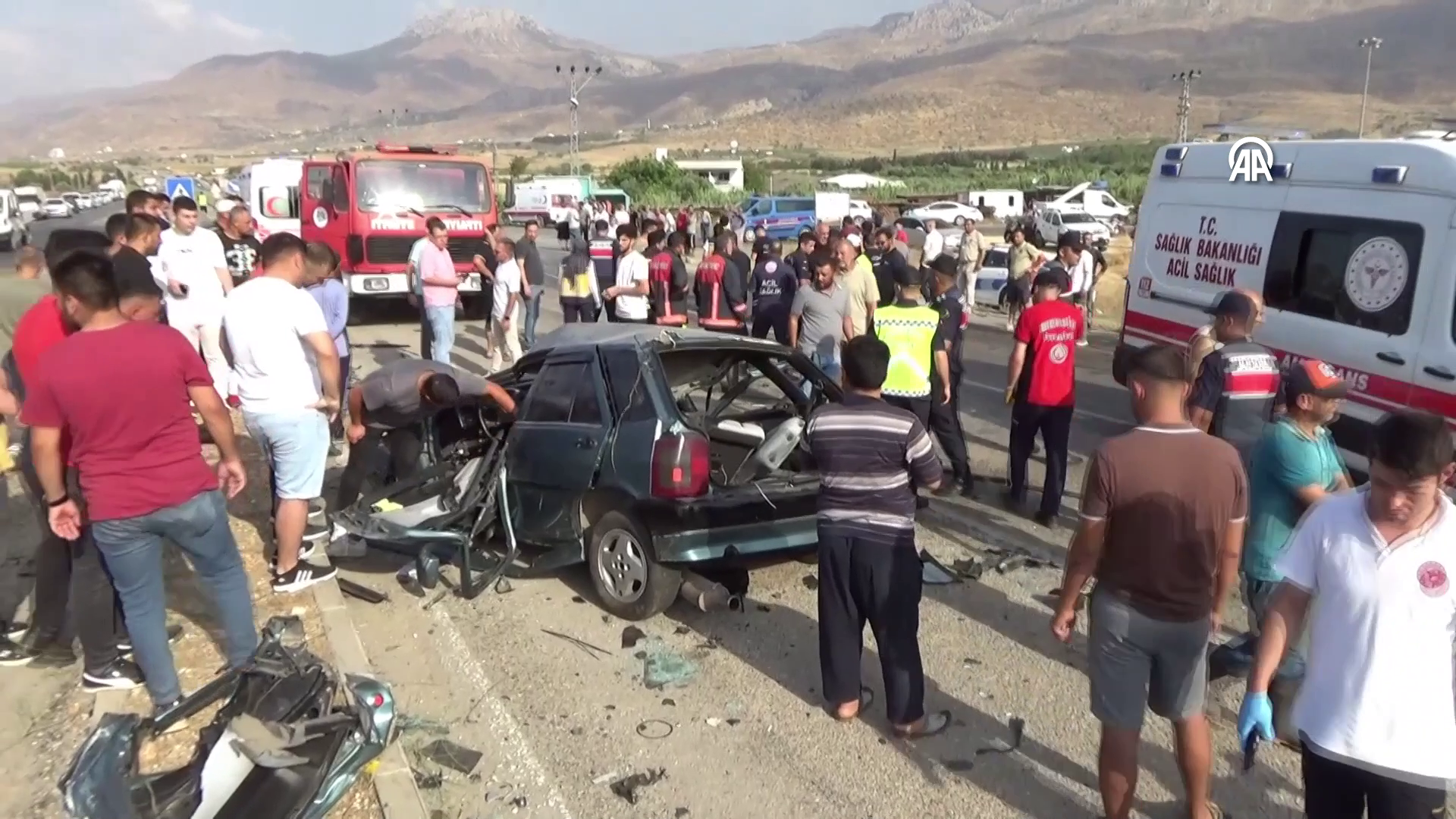 Mersin'de zincirleme kaza: 2 ölü 35 yaralı