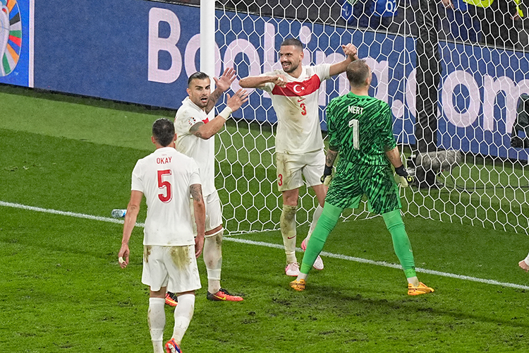 Bizim çocuklar çeyrek finalde