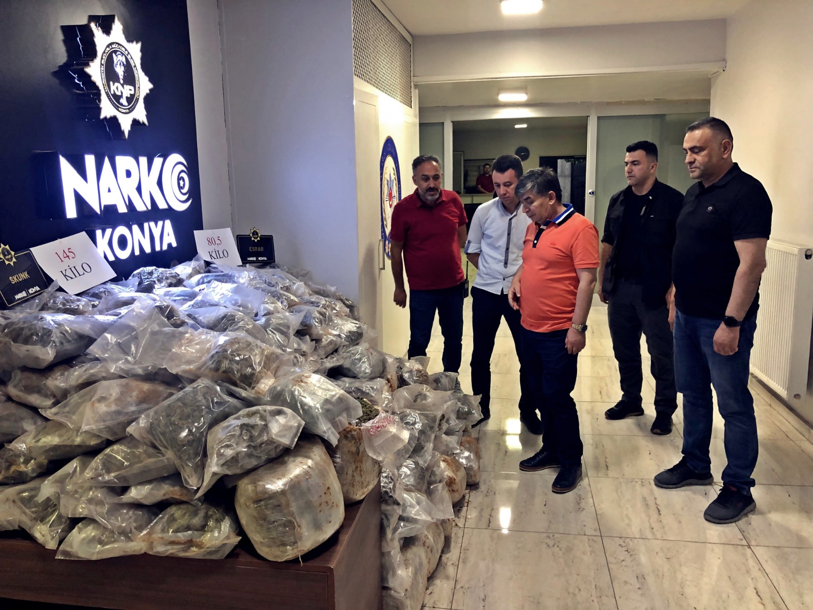Onlarca kilo uyuşturucu yakalandı
