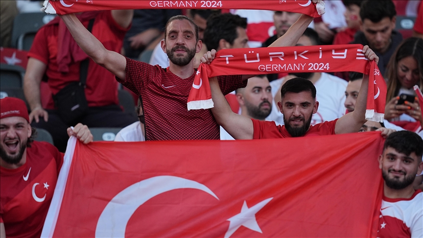 Hollanda'ya "Dostluk kazanacak" mesajı