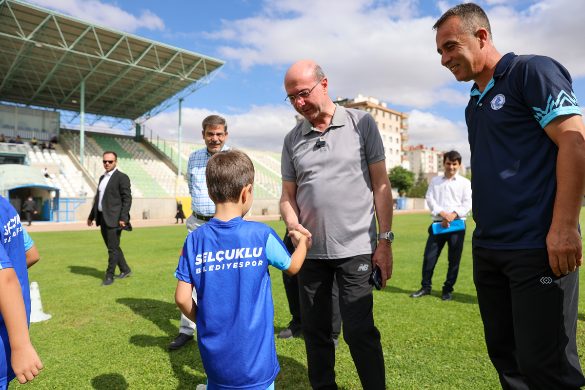 Geleceğin futbolcuları yetişiyor