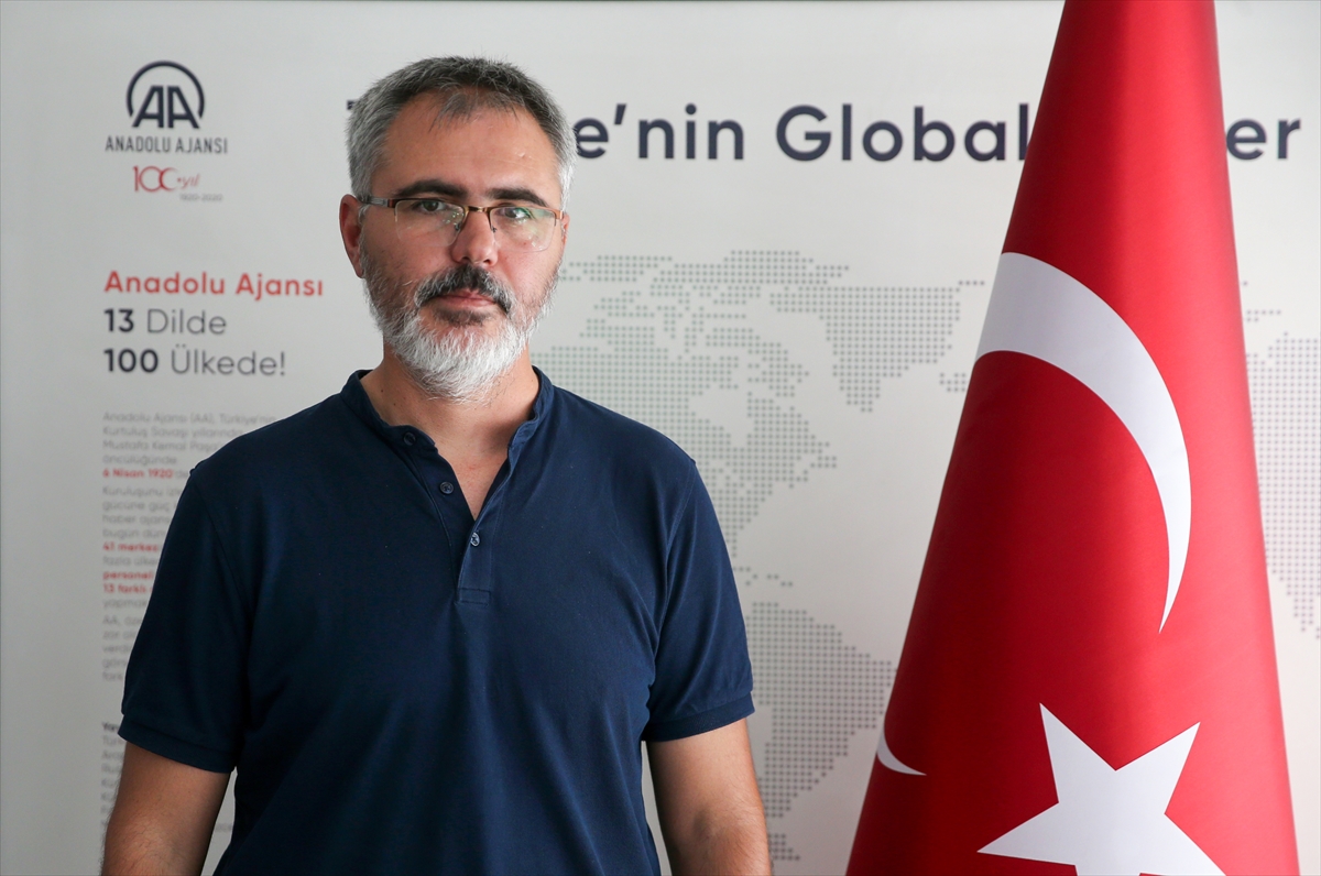 Çenesinde platinle yaşıyor