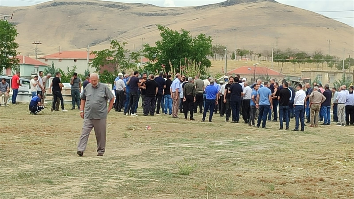 Anne ve oğlu toprağa verildi