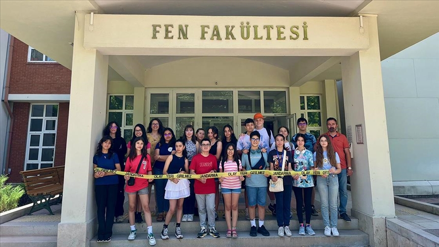Üstün yetenekli öğrenciler "adli biyoloji" eğitimi alıyor
