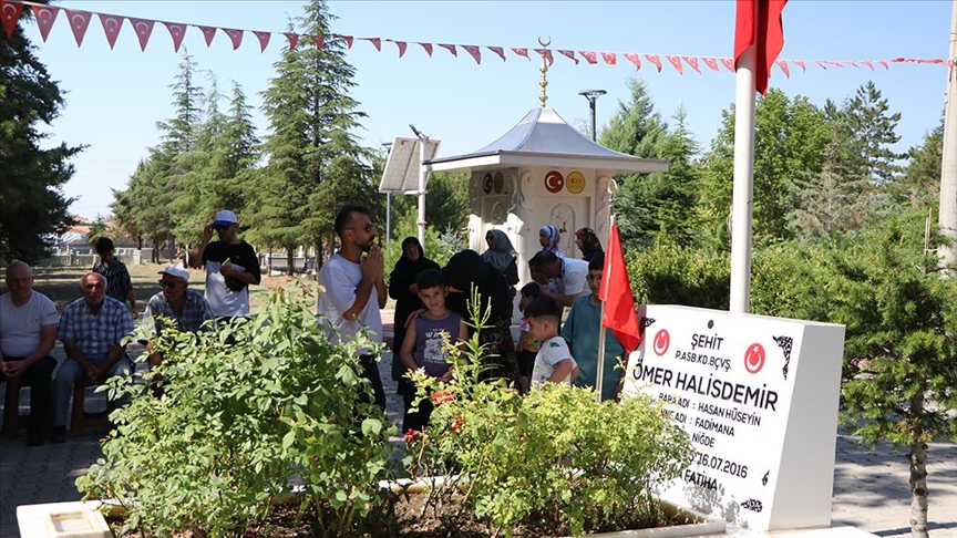 Ömer Halisdemir'in kabrinde yoğunluk