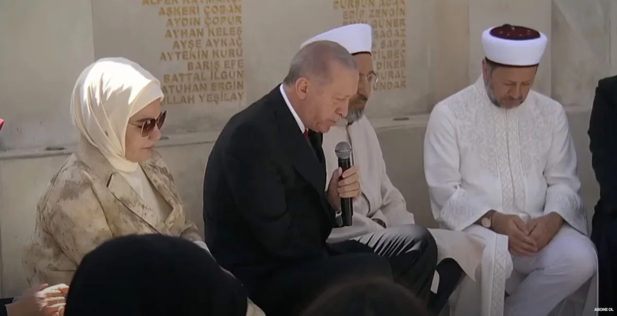 Erdoğan şehitler için Kur'an okudu