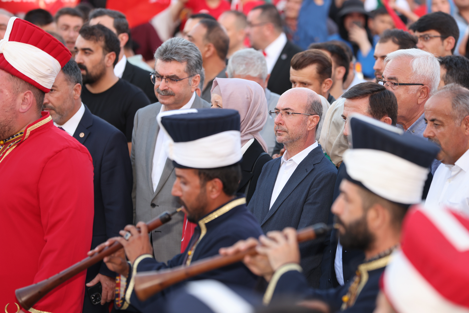 Mevlana Meydanı dolup taştı
