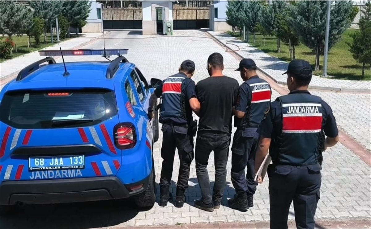 Firari FETÖ'cü evinde yakalandı