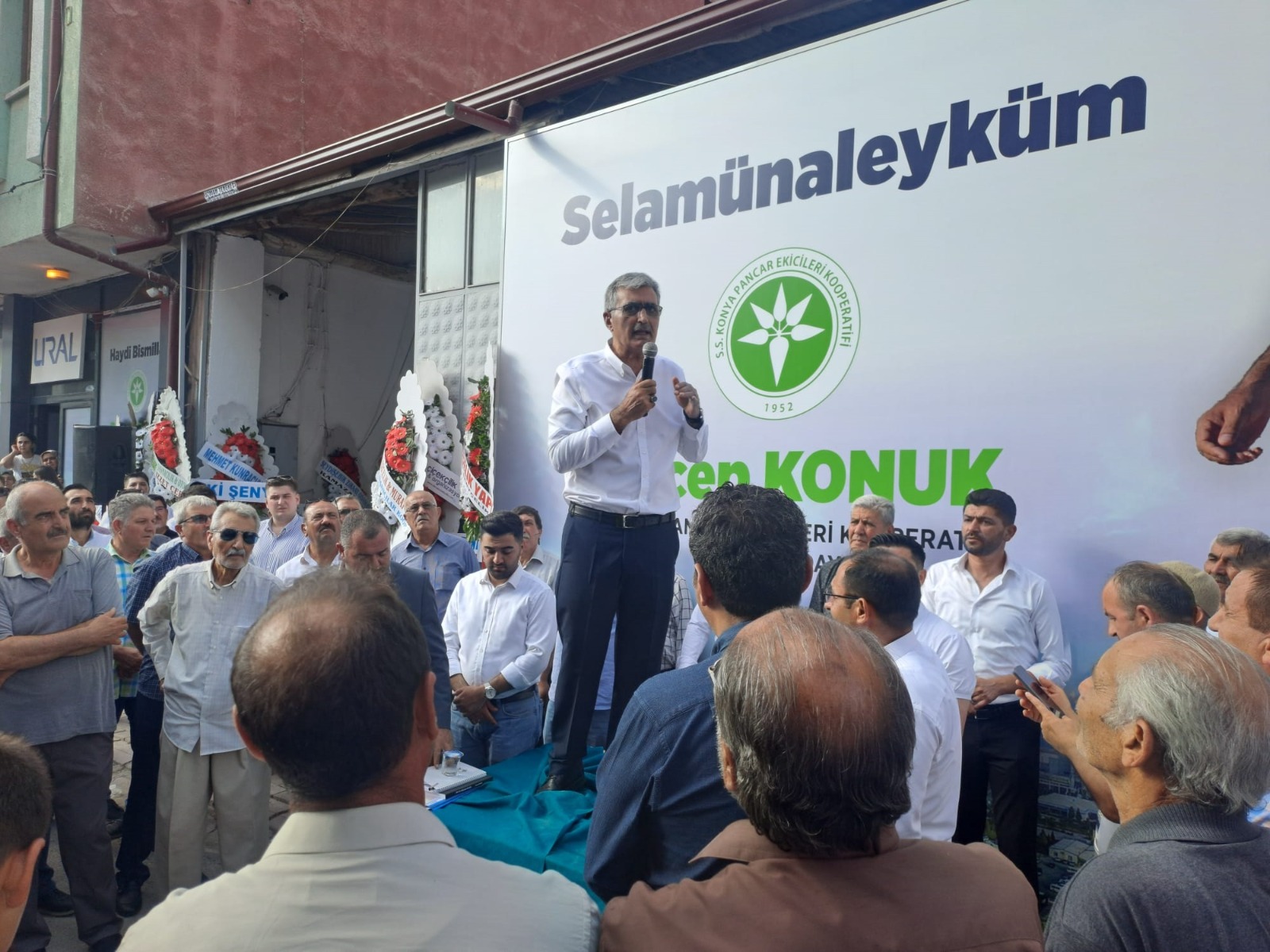 Konuk Çumra'da seçim bürosu açtı