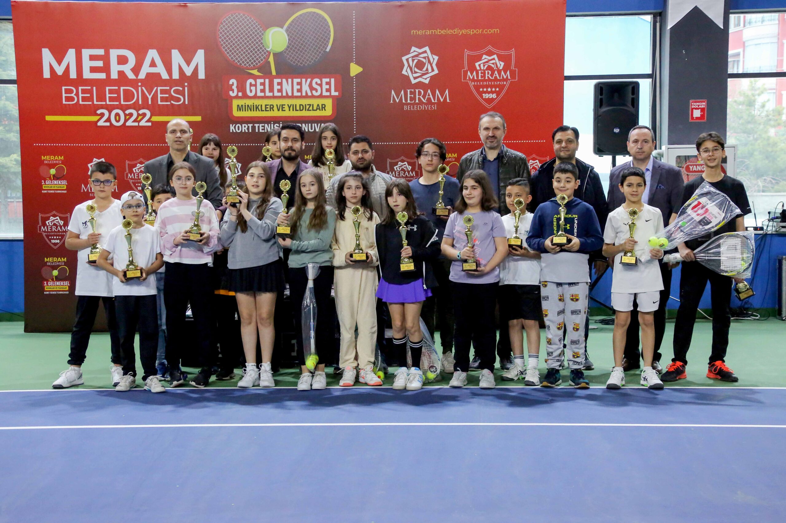 Şampiyon raketler kupalarını aldı