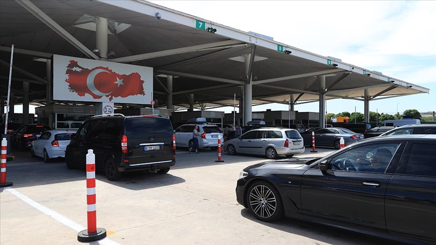 Akın akın geliyorlar