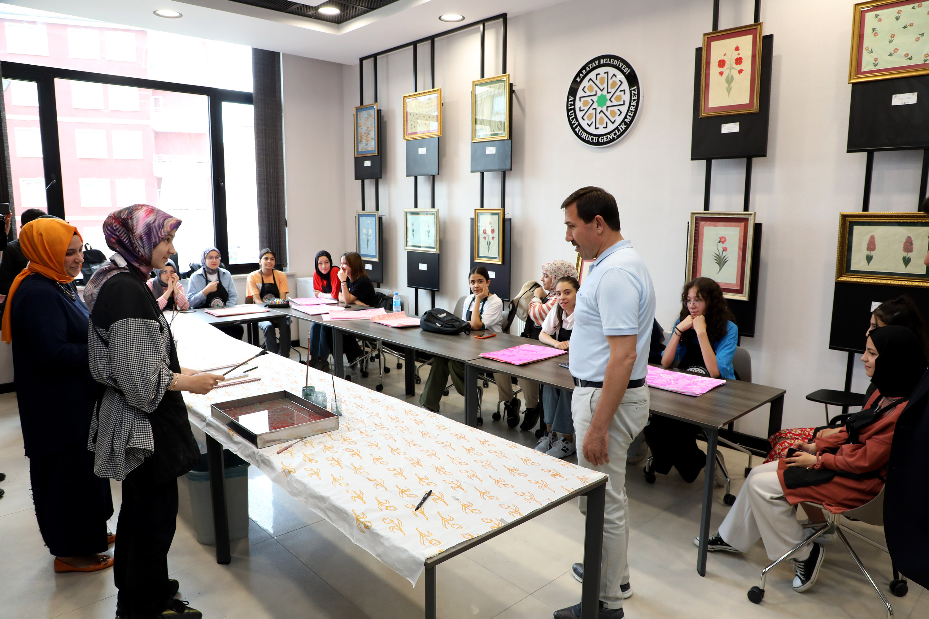 Gençlik Meclisi'nde yaz okulu eğitimleri