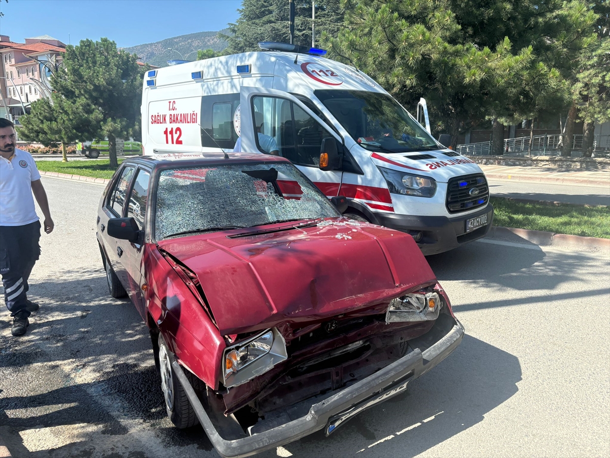 Otomobiller çarpıştı: 1 yaralı