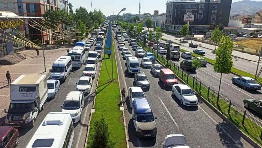 Konya'da araç sayısı 900 bine yaklaştı