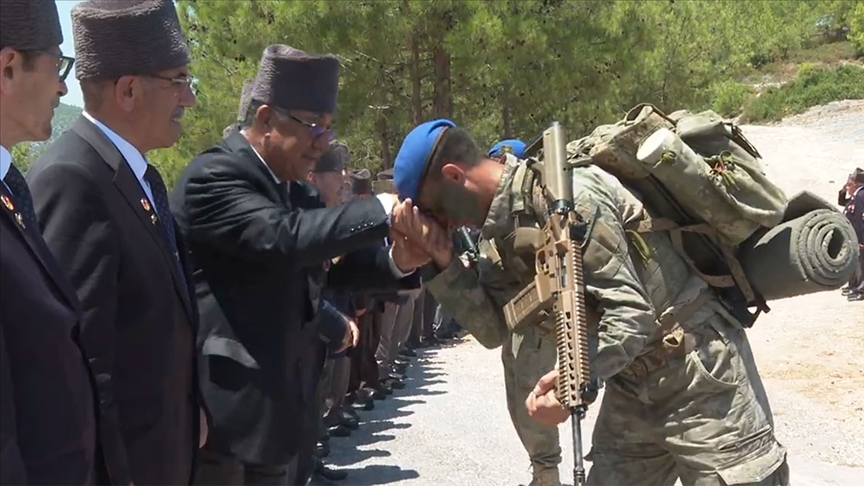 Komandolar Kıbrıs gazileriyle buluştu