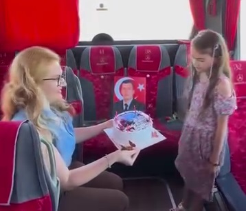 Şehidin kızına doğum günü sürprizi
