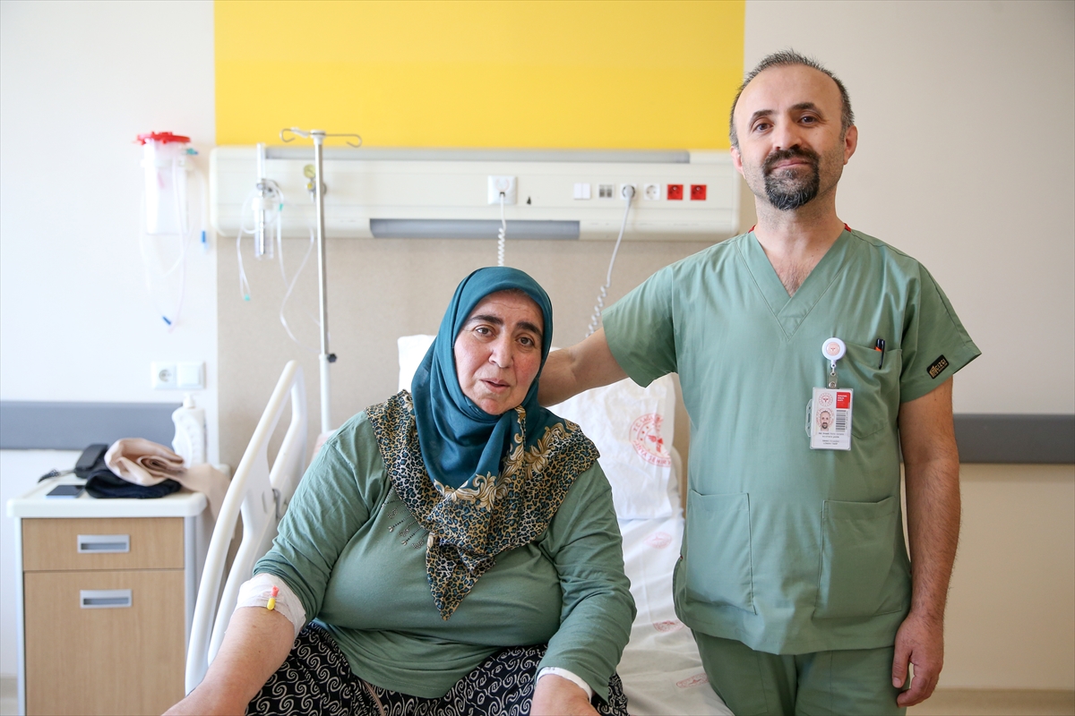 Karnından 20 kiloluk kitle çıktı