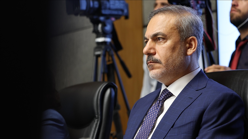 "Alkışlayanlar eli kanlı bir suçlunun destekçileri"