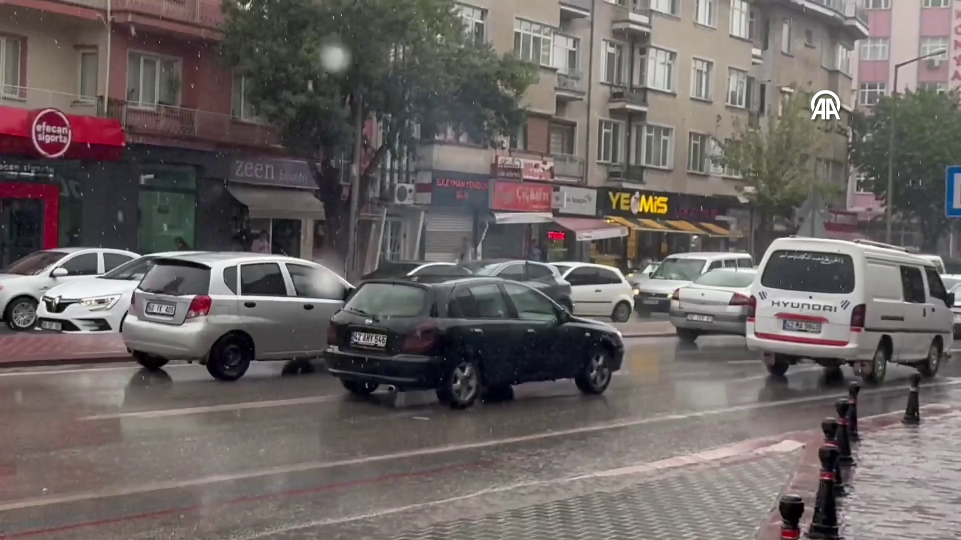Sağanak yağış Konya'da da etkili oldu