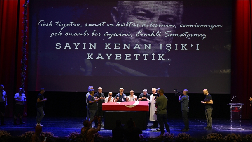 Kenan Işık için AKM'de tören düzenlendi