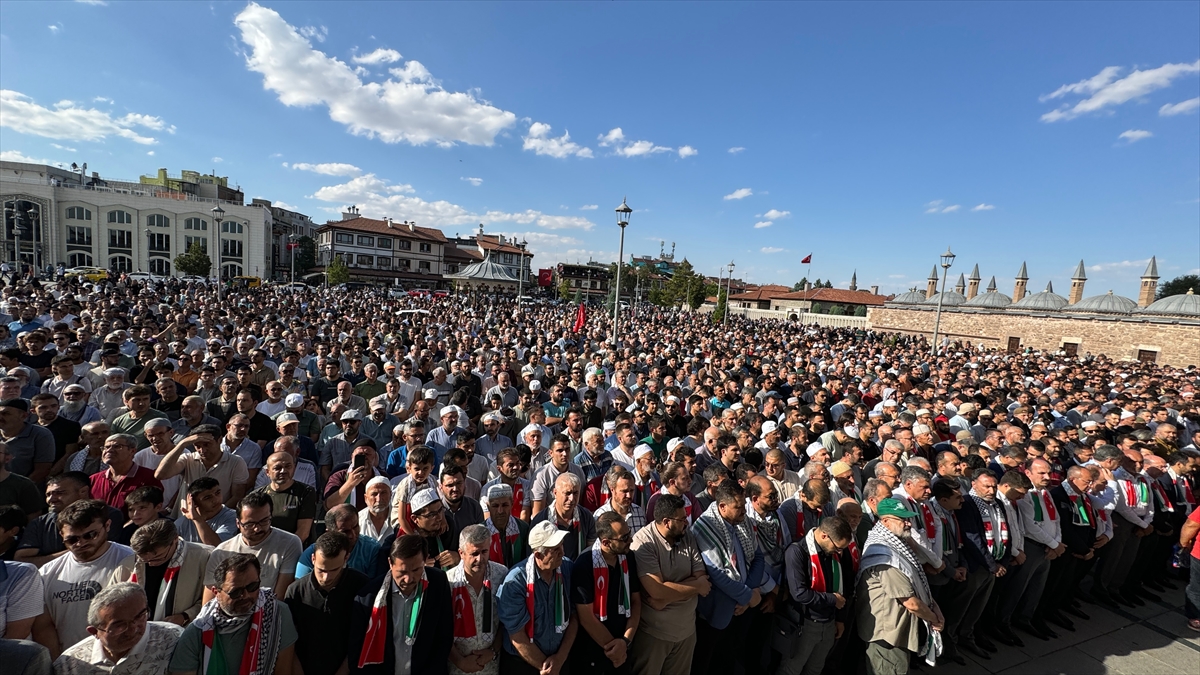 Gıyabi cenaze namazı kılındı