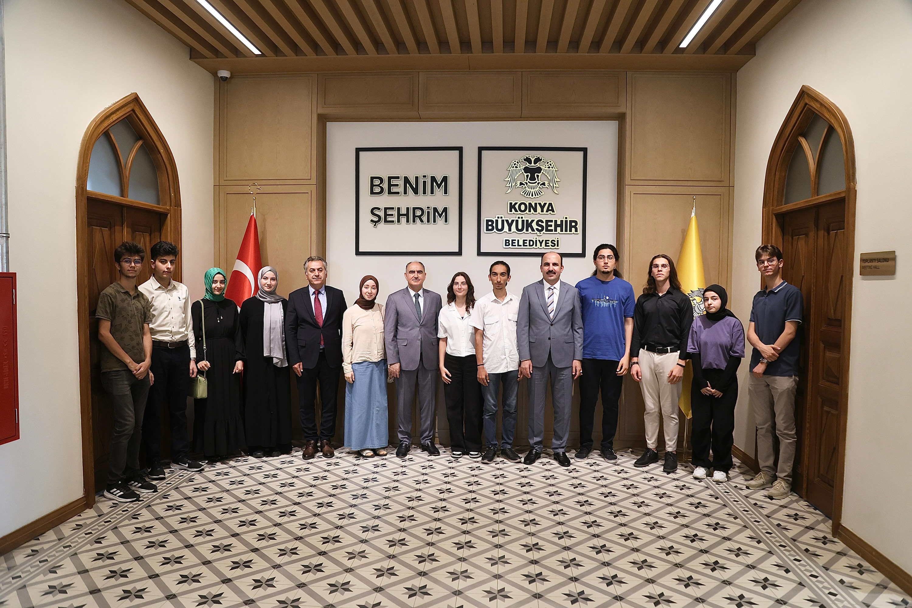 Başarılı öğrenciler Vali ve Başkan'la buluştu