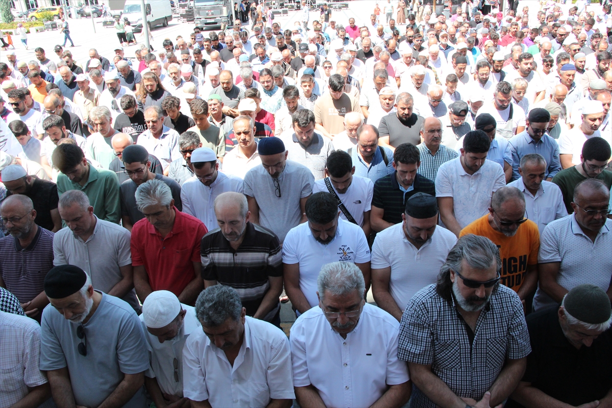 Konya'da gıyabi cenaze namazı kılındı